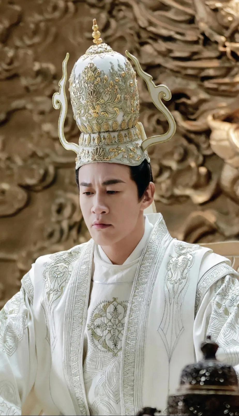 何润东:我不仅有宽度，还有高度！[笑着哭]什么帝王将相，猛士武将，统统不在话