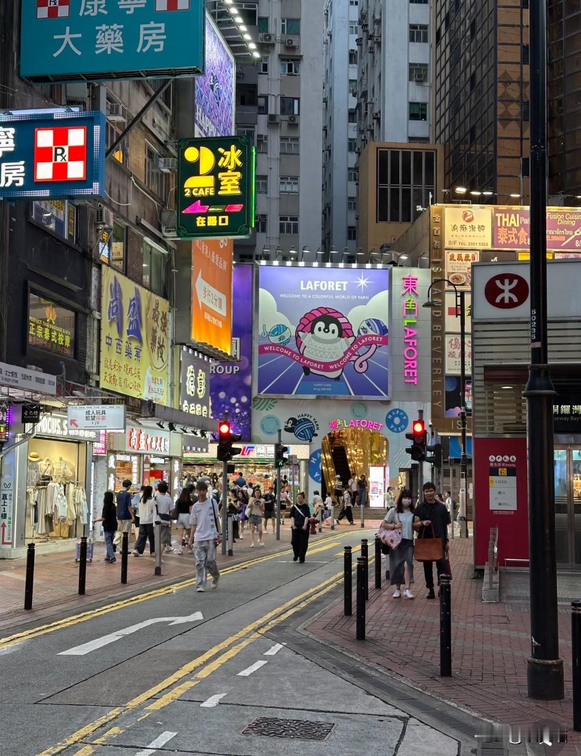 去了趟香港我才醍醐灌顶，原来咱们一直把“养生”俩字想得太玄乎了。那边的人寿命长
