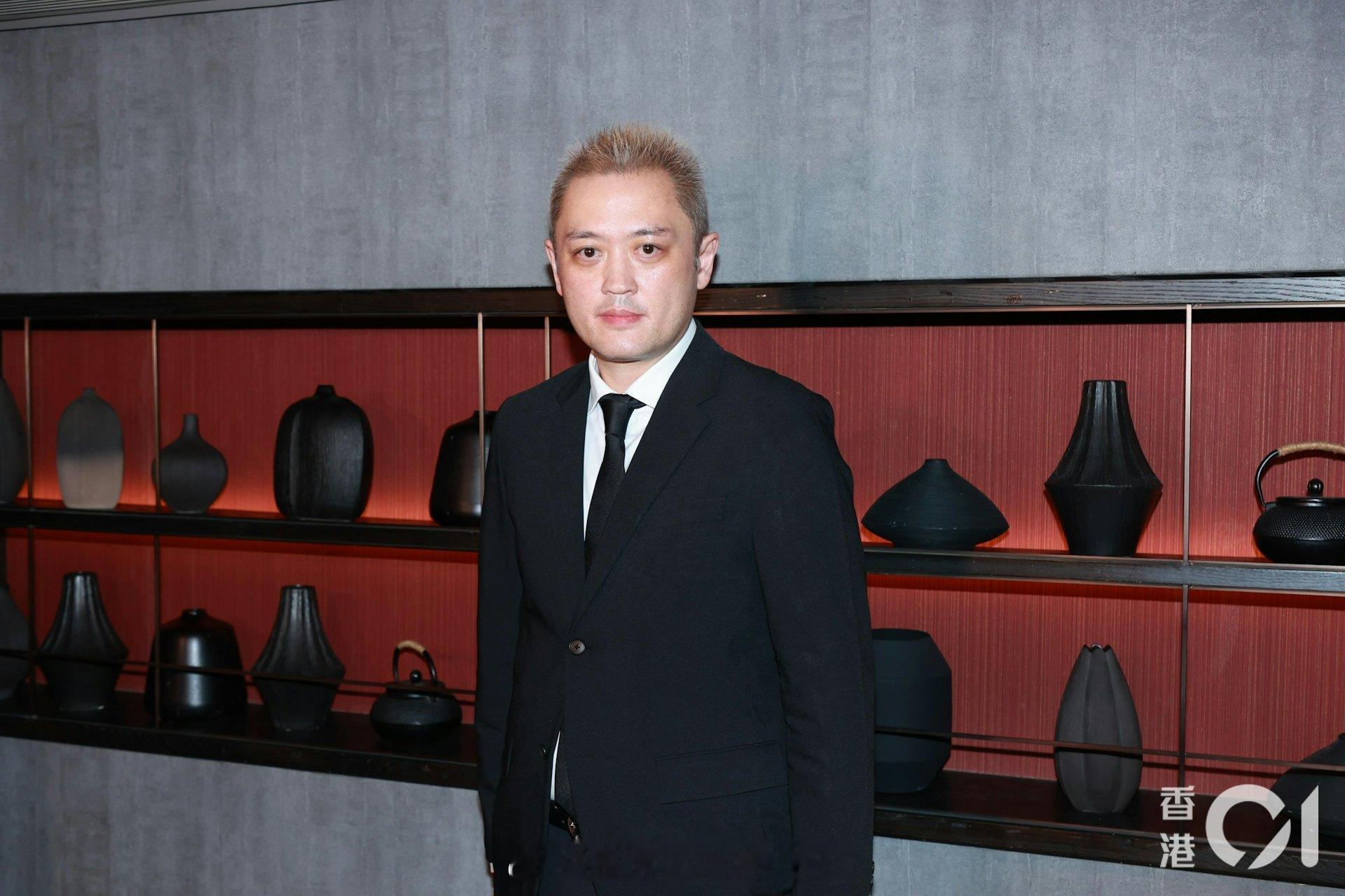 施明出殡｜李泳汉爆料李家鼎、李泳豪全程未出钱：两人一分钱都没付资深艺人施明早前因