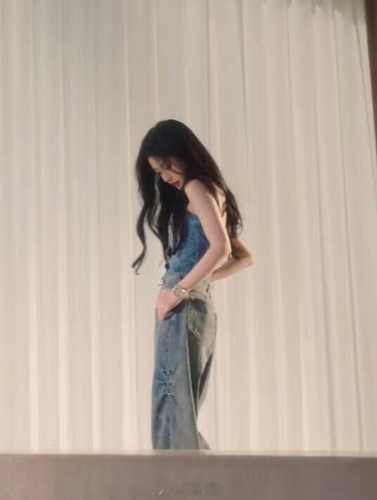 天啊鞠婧祎怎么身材这么好！​​​