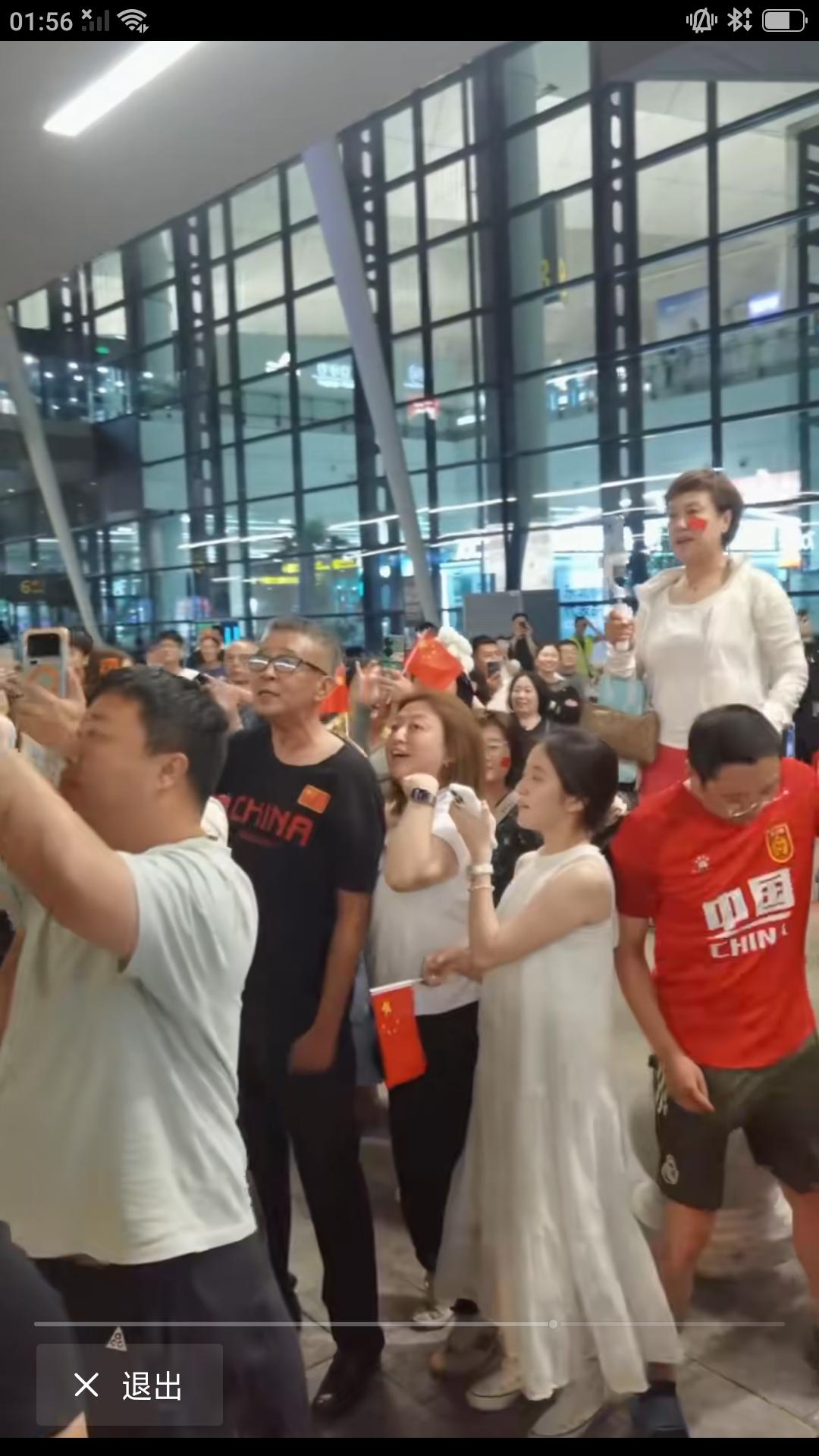 【中国男篮集训队昨晚抵达沈阳，备战男篮世预赛窗口期中日男篮大战。】据辽媒报道，北