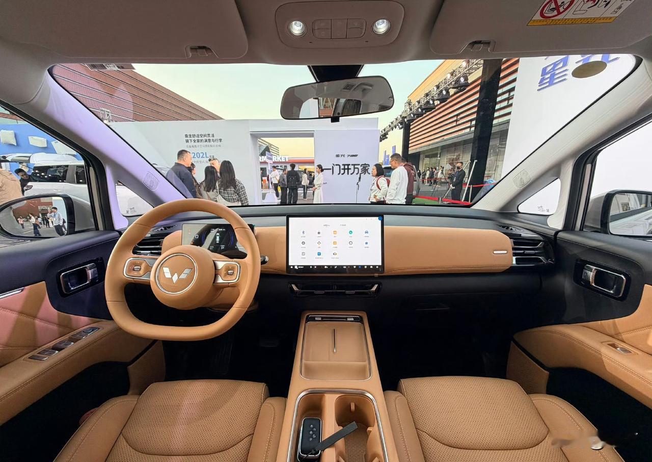 7.1万，五菱星光算不算甩桌子？因为他这是一个很大的MPV，严格意义上来说，