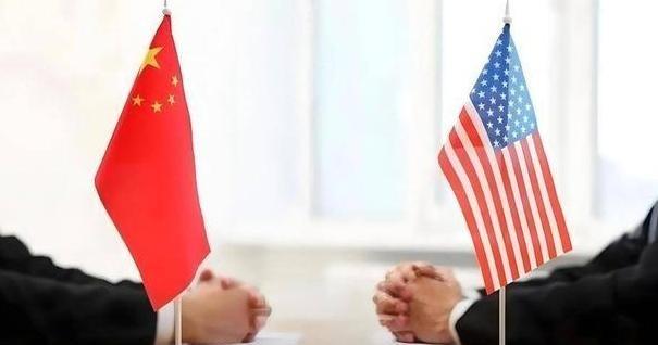 在英国留学的经济学博士岳建勇发出警告，别看现在中国经济是世界第二，但是还有两个大