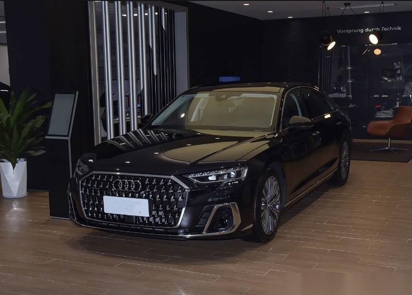 有没有发现？奥迪A8L虽说销量一般，但其价格早已跌至谷底！展车是它最具性价比的