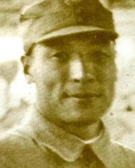 1955年，四野名将聂鹤亭原定只授中将，心里十分不服，他是粟裕的老上司，凭什么粟