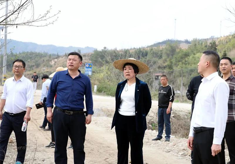 湖北咸宁市那位草帽女书记刘中英突然传出官宣消息。9月18日，湖北省