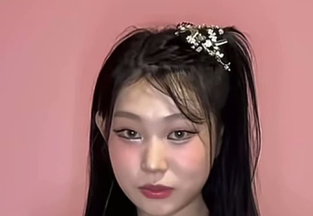 你们发现了吗?小沈阳女儿沈佳润的长相，在韩国千篇一律的长相中，显得特别好