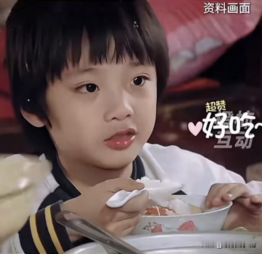 这俩孩子反差也太大了小时候和长大时候