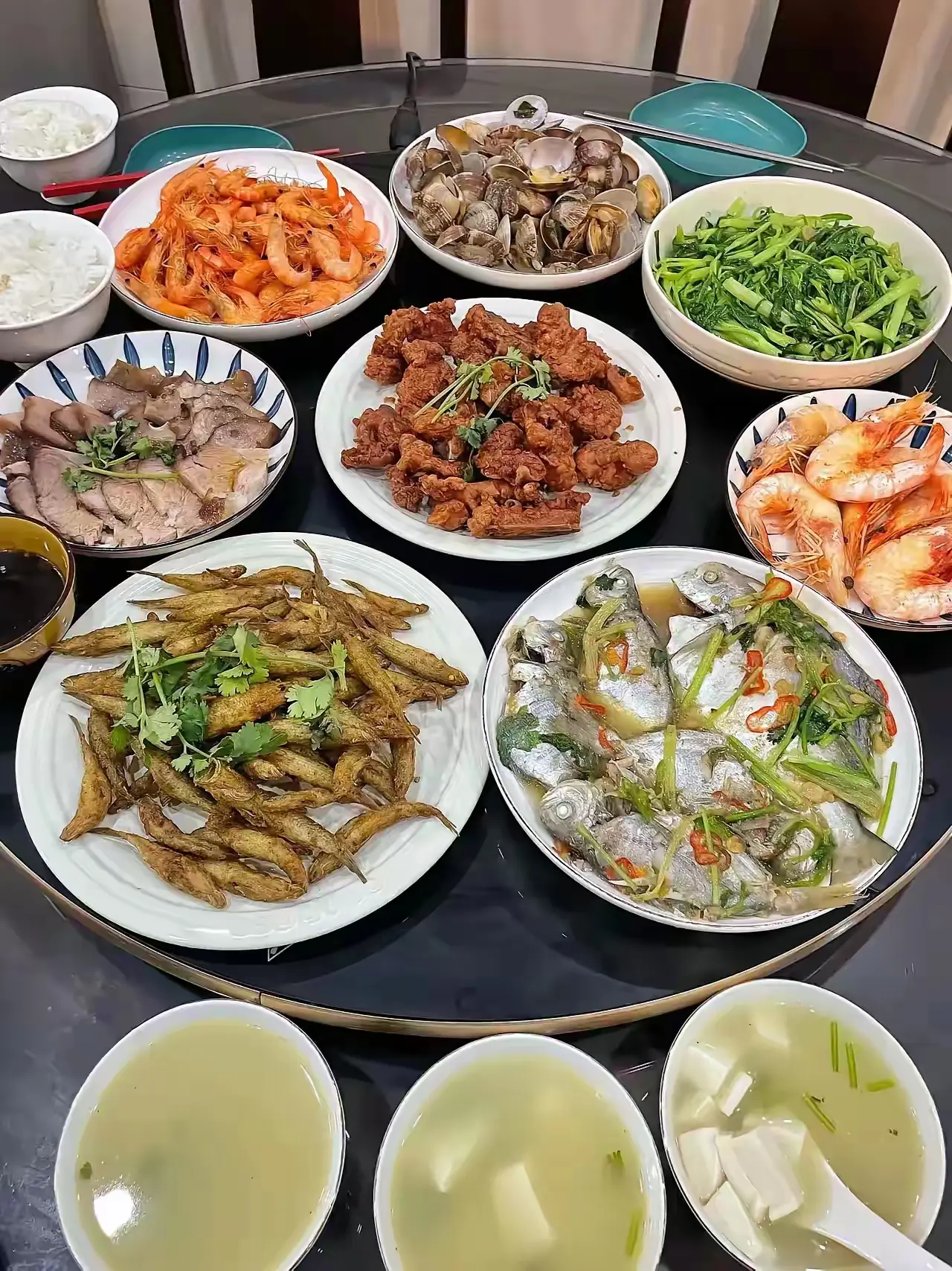 你愿意花200出去外面吃，还是吃这桌？