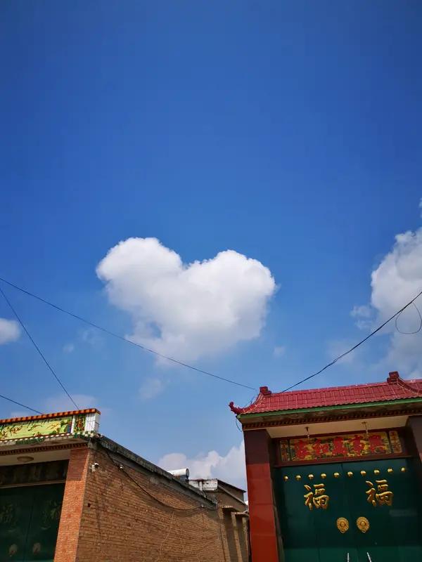 在两性关系里，很多人以为女性追求物质和浪漫，实则并非如此。女性真正需要的是藏在日