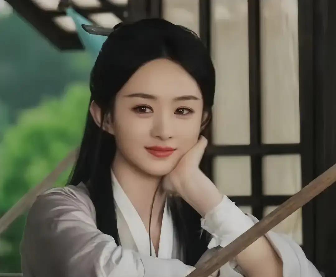 38岁赵丽颖，给谭松韵抬轿？她偏不演女主，她把“女二”演成核弹。开机