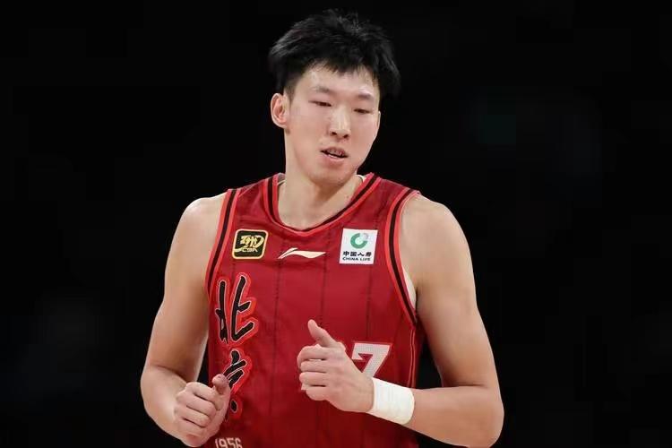 江湖地位！CBA3位大咖转会，转来转去加盟的全都是冠军球队！1、周琦：新疆广汇