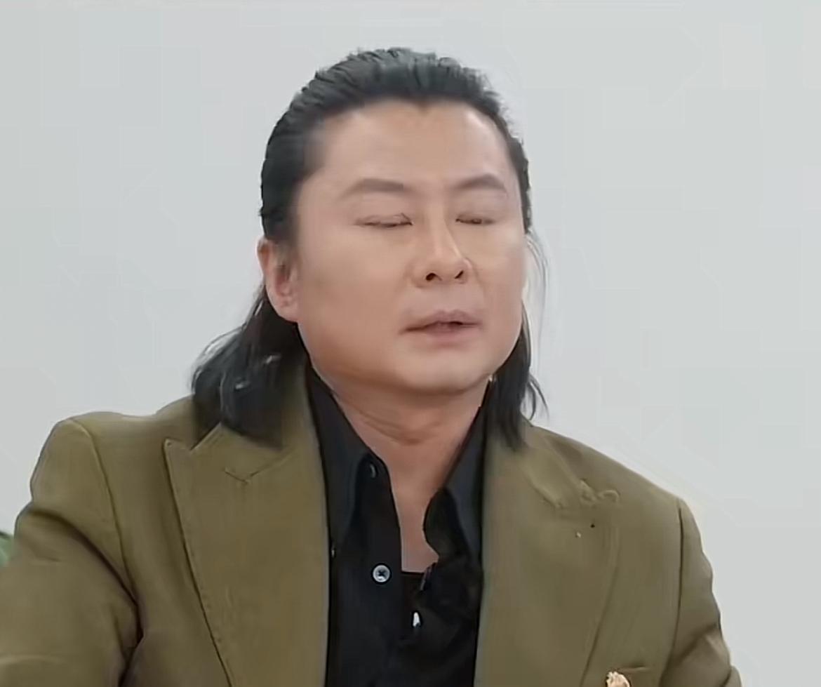制片人对颜安说：“因为我之前可能看到你的一些古装造型，我觉得是不是没有那么帅气，