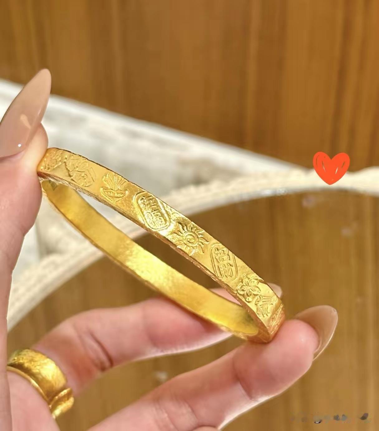奉劝大家，不能再买黄金了，不是金价跌到了878每克，而是到实体店你会发现黄