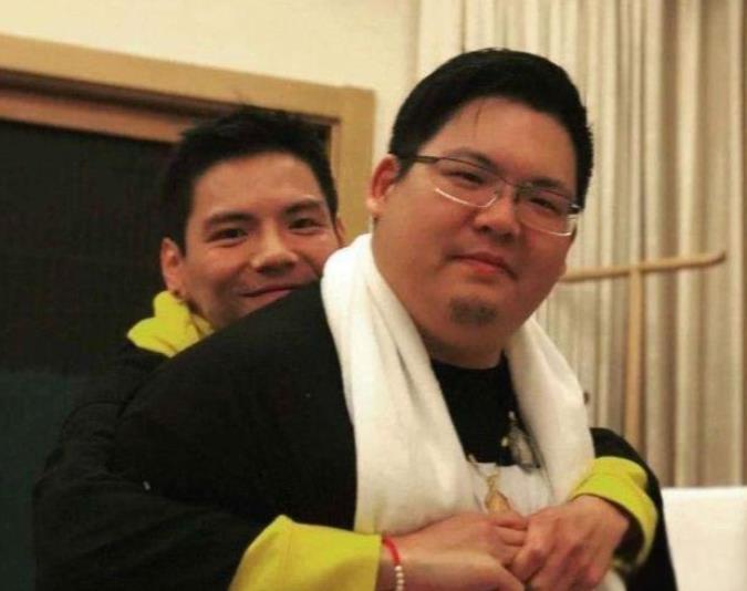 向太说向佑只想一夜暴富对于自己的两个儿子向佐向佑，向太陈岚更溺爱小儿子向佑，正