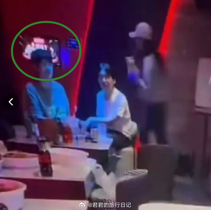 郭麒麟对接回应KTV传闻我有个疑问，谁家装修的娱乐间里，有传呼台和点歌台分屏？