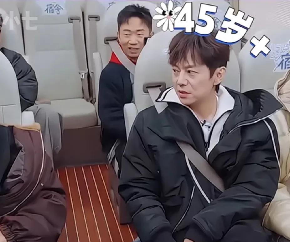#何炅#姜还是老的辣！我们的宿舍开播，大家还在震惊何老师不能玩密室，何炅