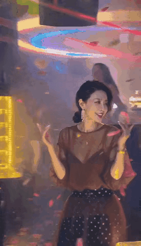 姐姐今晚玩儿得很嗨🌹