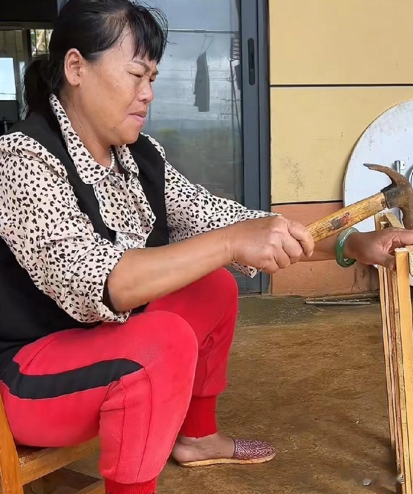 全红婵的家乡在广东，家里的房子盖的进度还挺快，已经封顶了，全红婵爸爸还放了鞭炮，