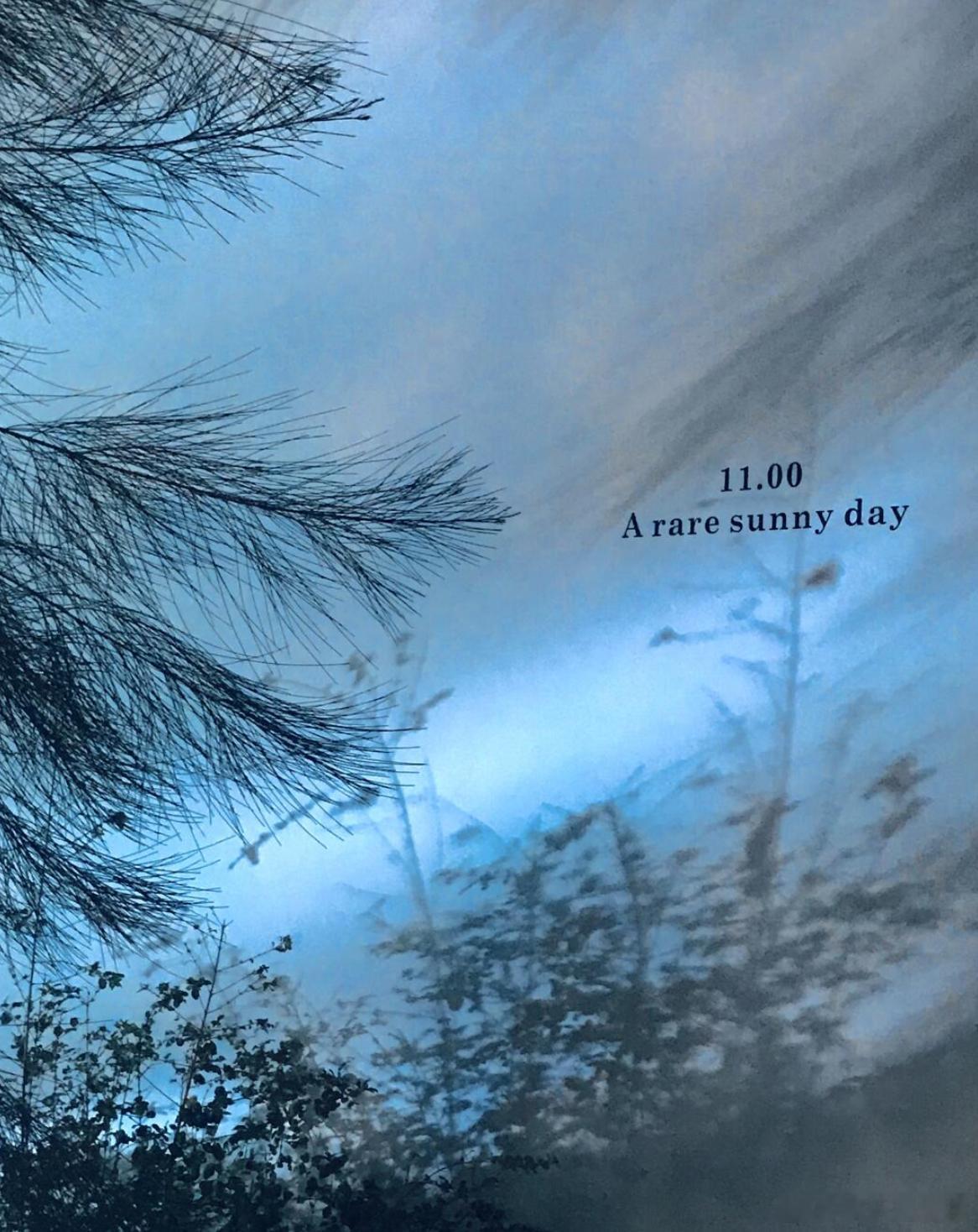 檀健次第三张音乐专辑的海报值得让人拿着放大镜看，简约到极致却高级感爆棚，盯着看