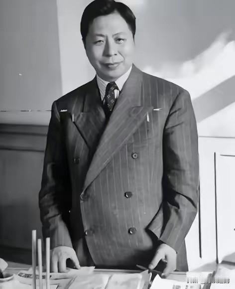 1953年4月，吴国桢辞去台湾省主席职务，向蒋介石当面辞行。谈话间，他直指蒋经国
