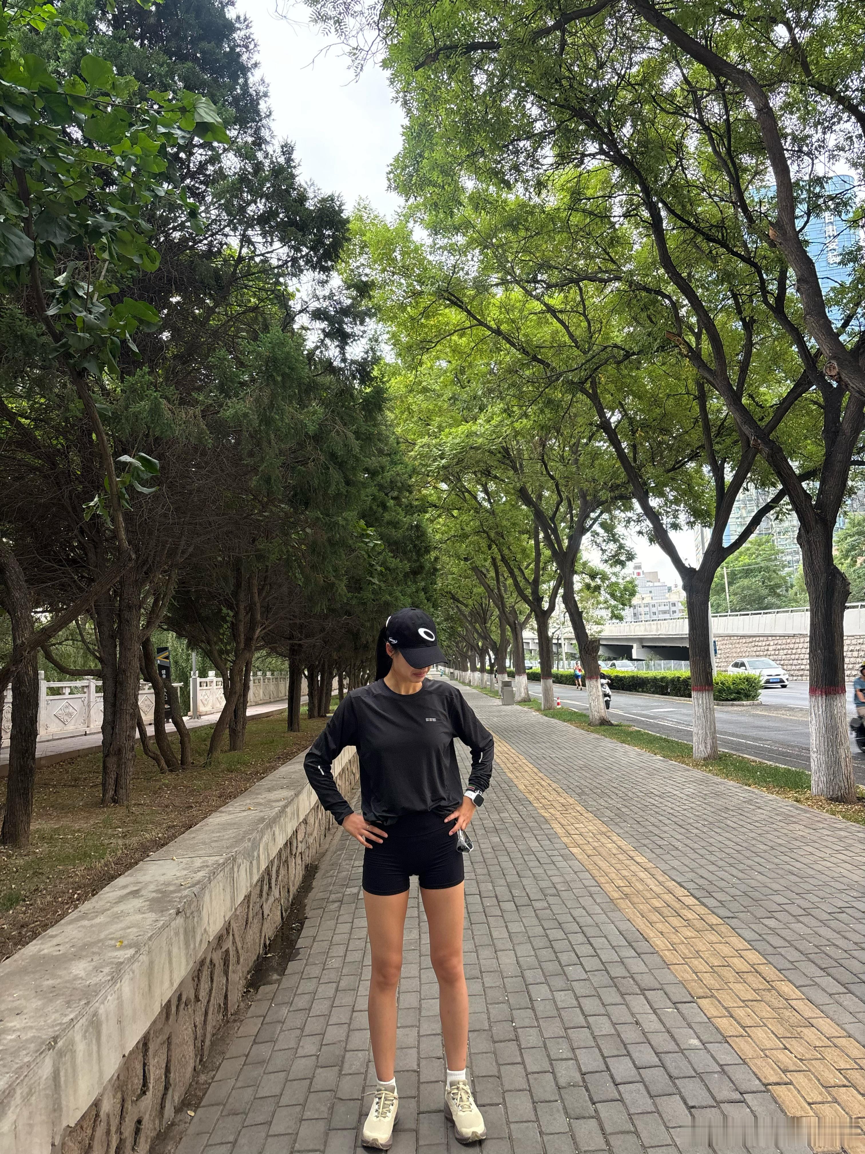 跑了一小时拍照半小时那就加起来跑了一个半小时跑步运动就是坚持greyrunn