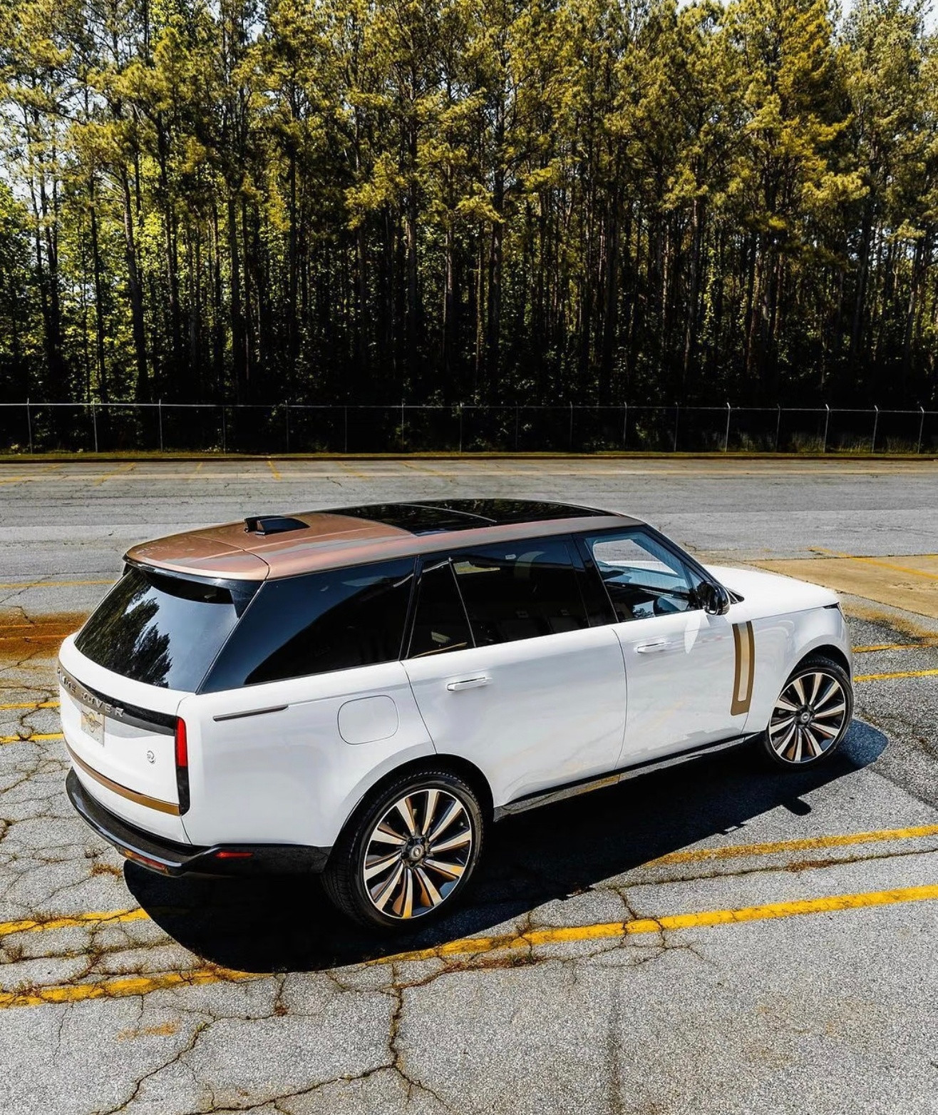 揽胜，还是得买高配这气质看上去真不一样