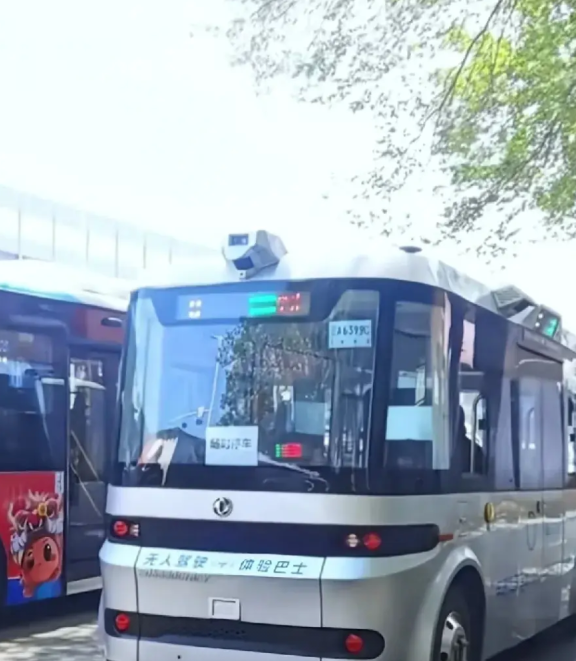 沈阳无人驾驶公交上线沈阳已经开始无人交通试行大家在路面上看到，不要惊讶？正