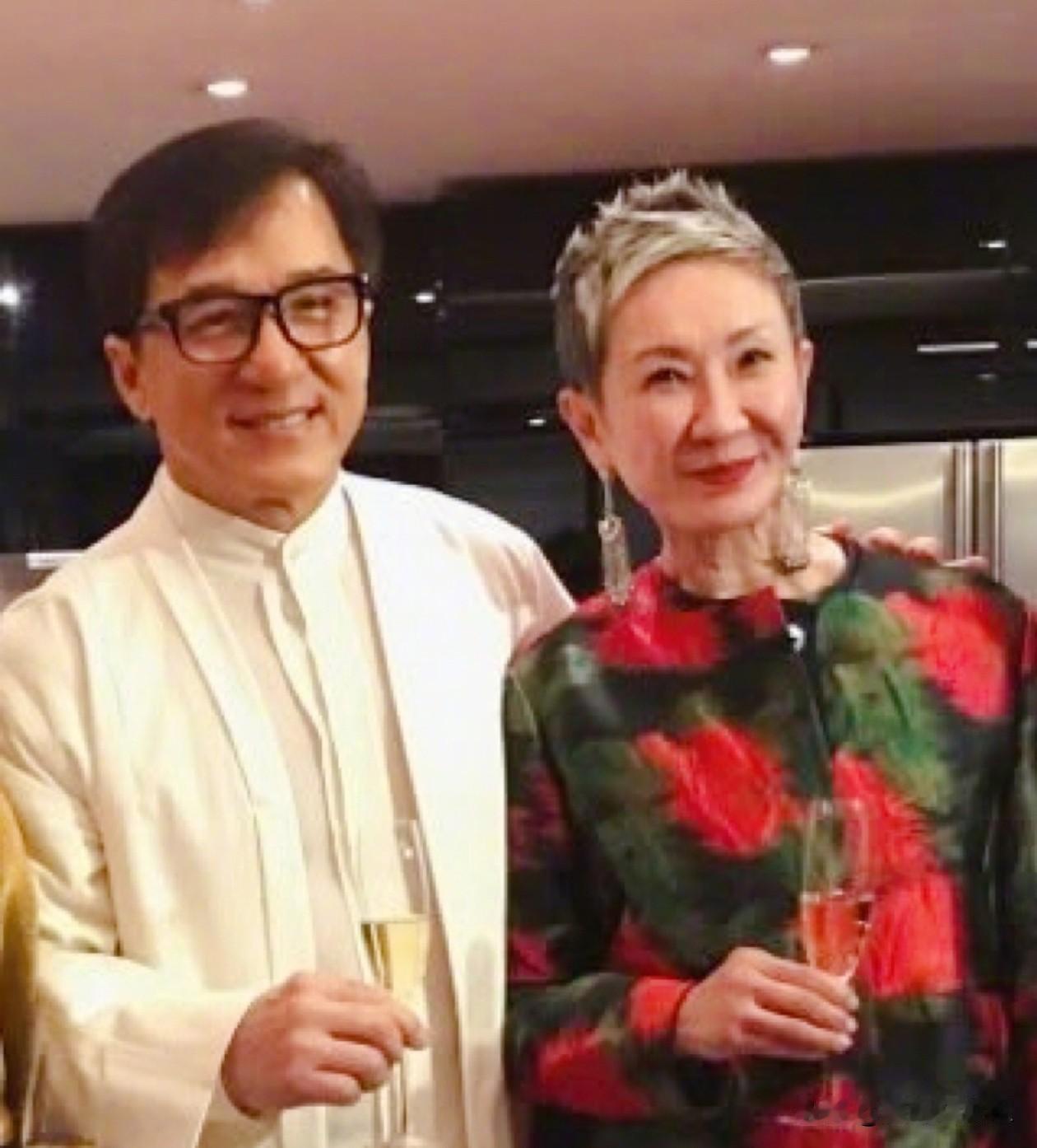 在所有对施南生的告别文里72岁的成龙的文字最令人唏嘘他叫75岁的施南生大阿姐