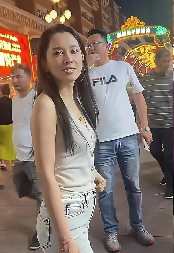 本以为森林北有多好看，能把汪峰迷得不行。结果碰到了，发现没了滤镜，这妹子长相也就