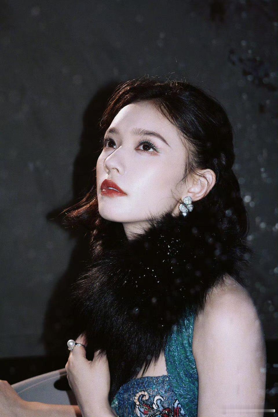 林允就喜欢假假的自己ccd绝美啊小允[捂嘴哭林允这个出图速度简直了[给你小心