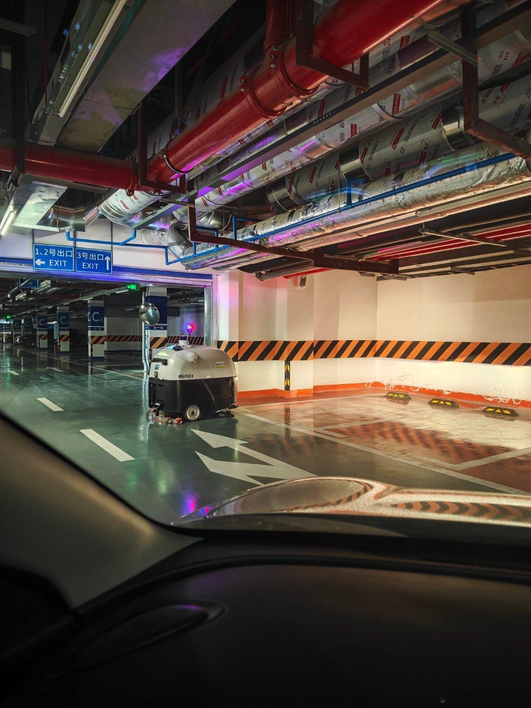 长江电力终于涨了，也不知道为啥，还差三个点才回本，网上流传那个段子，远离碳基股，