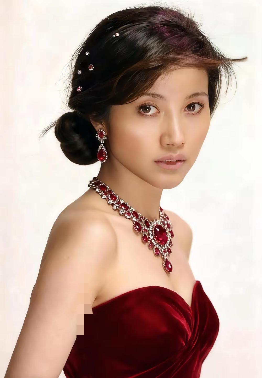 颜丙燕20年活成范本：女人最高级的底气，从不是“等别人给”52岁颜丙燕用20