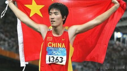 每次看2004雅典奥运会刘翔封神一战，都激动万分，12秒91的奥运传奇成就刘翔伟