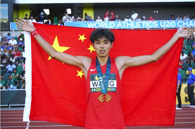 在美国尤金进行的田径世青赛（U20）男子三级跳远决赛，两位在今年亚青赛拿到冠亚军