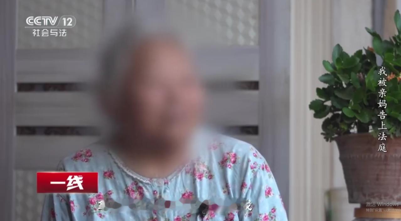 河北，女子未婚先孕，她把未满月的儿子，丢给母亲，就一走了之，20多年来，她不但很