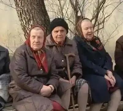 当年拖家带口来中国搞航母发动机的乌克兰专家，现在都老了：专家村变老年社区，俄语角