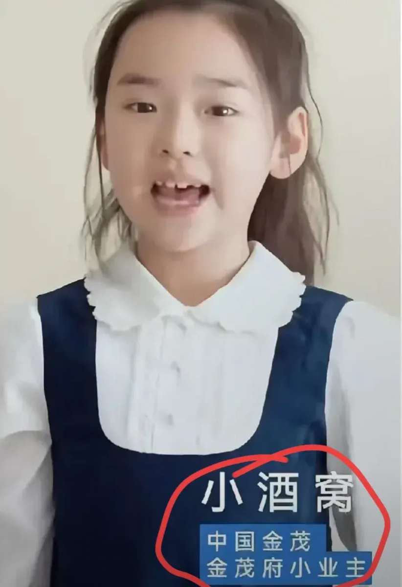 很多网友建议张维伊买房在董璇父母家隔壁，这样大家都同住一个小区，方便董璇照顾两边