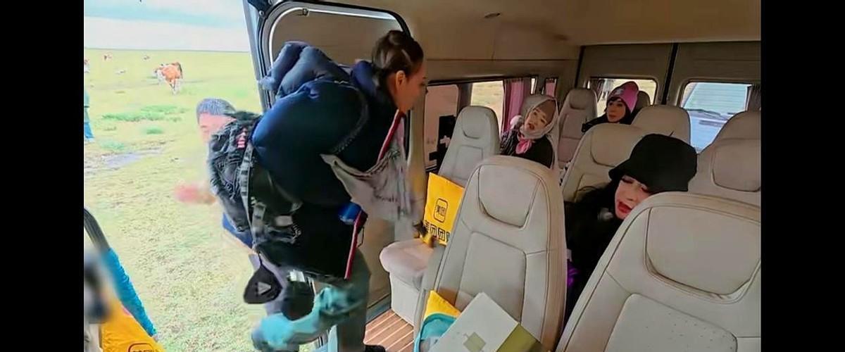 宁静这一招真的是让人看着脚趾扣地！对着刘晓庆不停碎碎念住宿条件差，甚至还要暗示