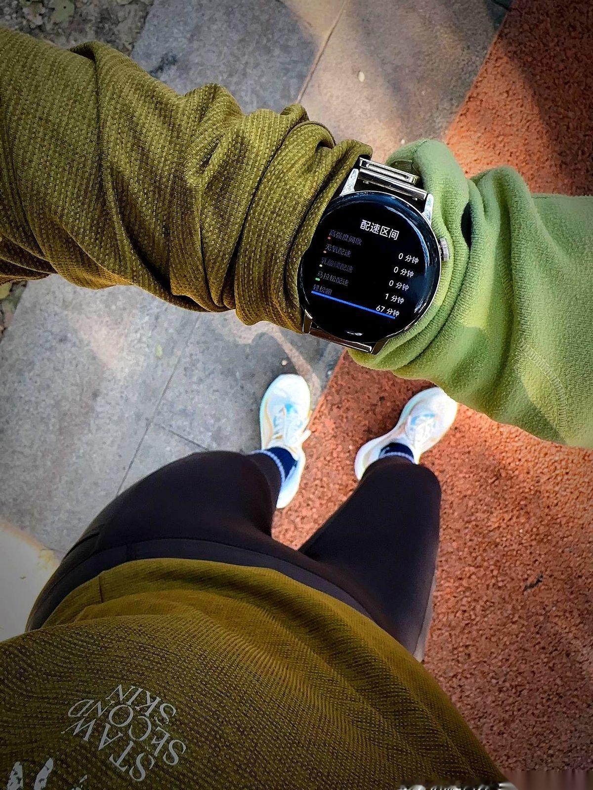 最狠的不是一口气跑完16公里。最狠的是，跑完之后，还能心安理得地睡到自然醒，睁