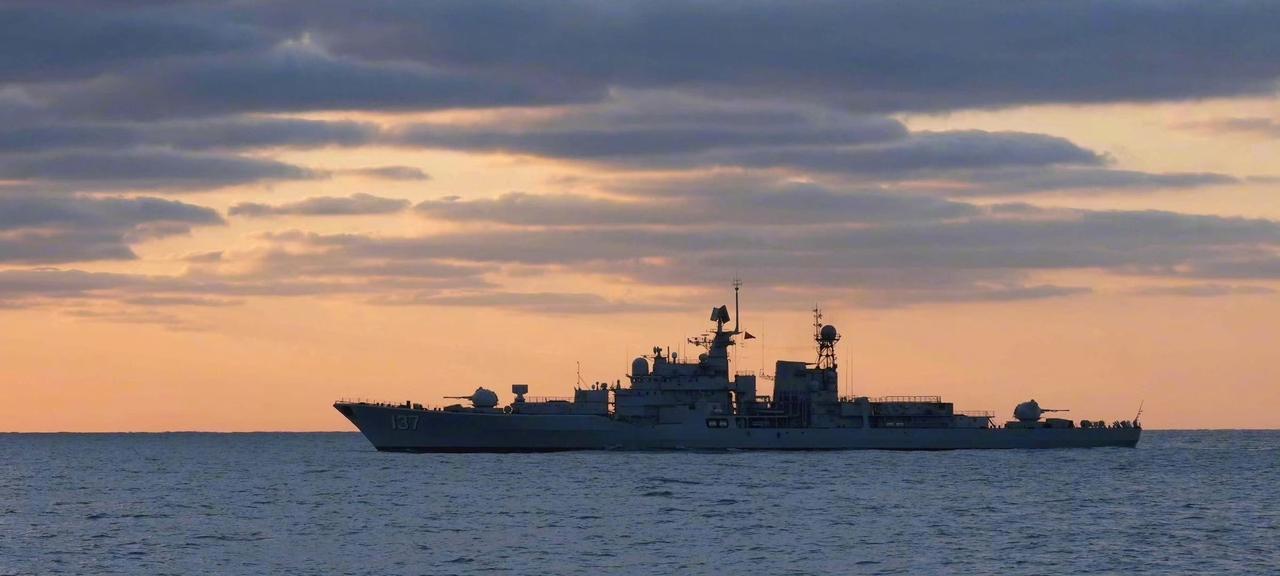 军报猛图！137“福州”舰，全世界火力最凶猛的大口径炮舰，全舰爆发射速160发/