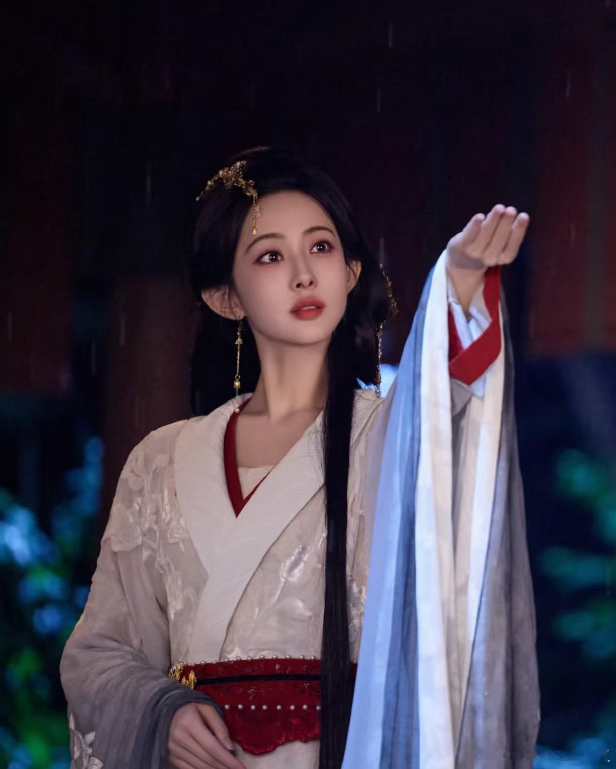 服化道其实可以的，发饰都这么精致