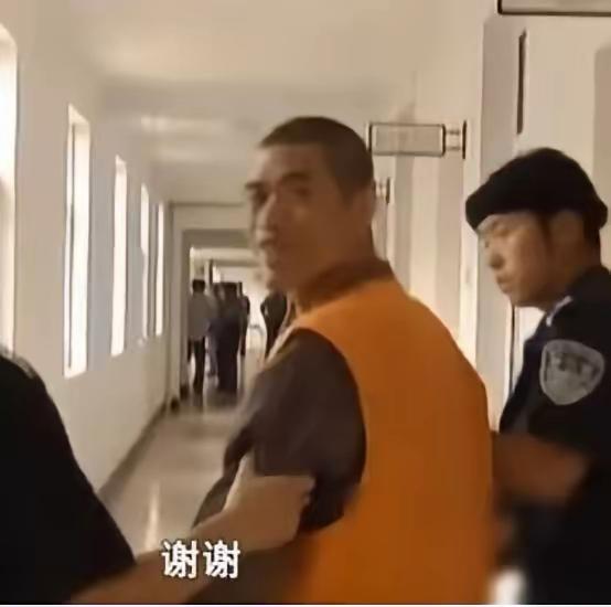 2005年，死刑犯张顺兴吃完“断头饭”，微笑着和母亲告别，然而就在临刑前最后一刻