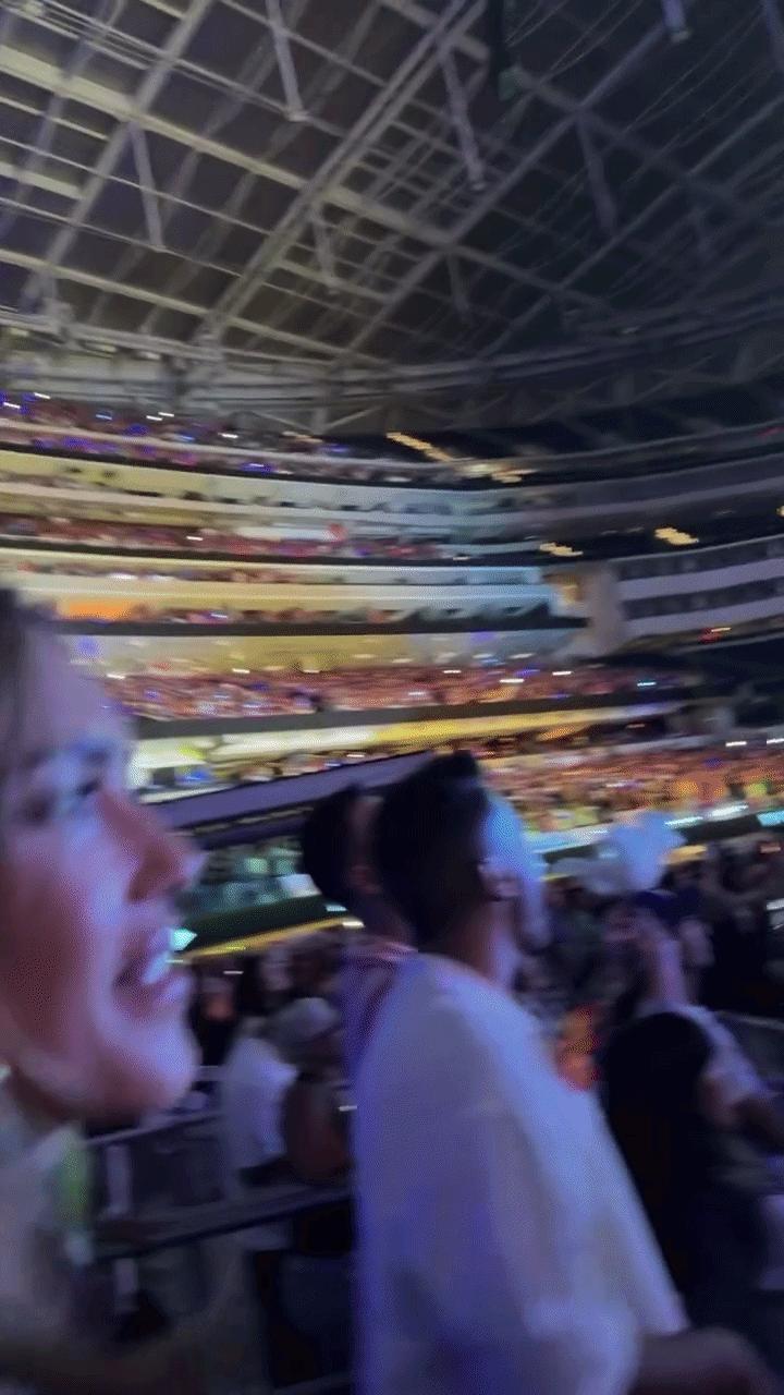 jessicaalba杰西卡阿尔芭今天和男友DannyRamirez一起去看