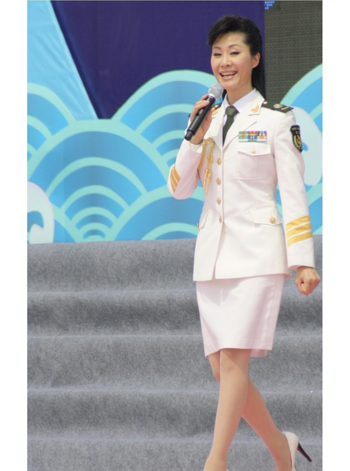于文华，163cm，军旅歌手。