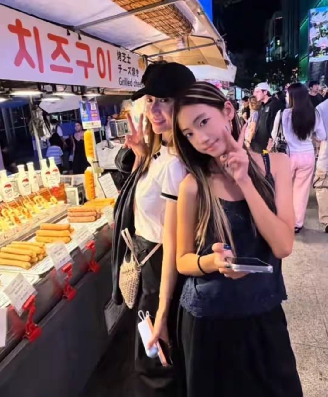 李念的14岁女儿卡卡，看着好有时尚范儿啊​
