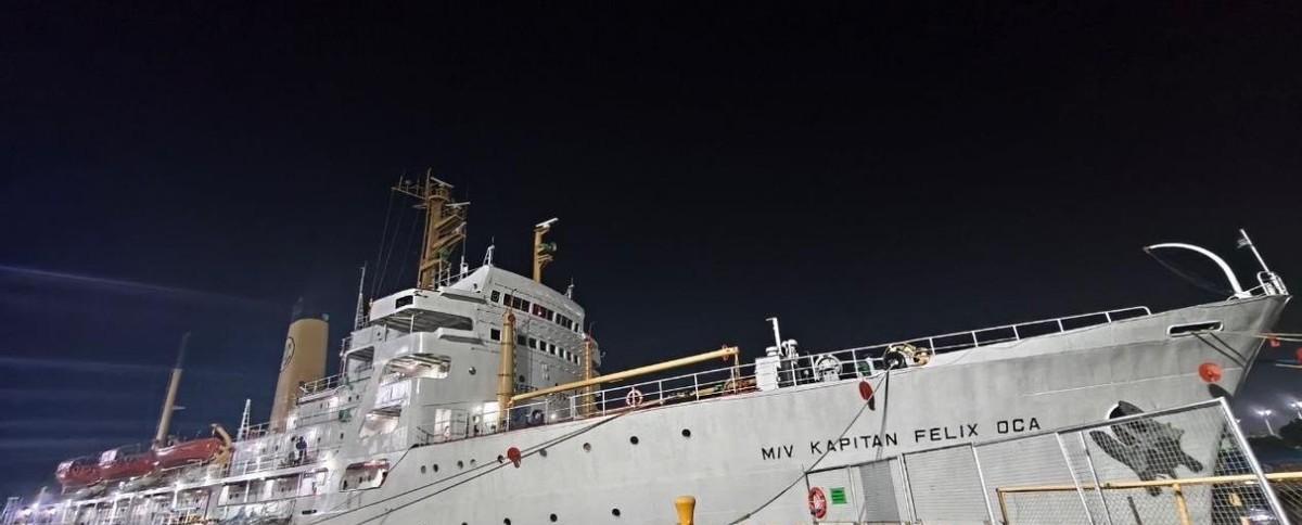 美方出钱支持，菲方发动民间5000吨大船要强闯铁线礁，结果下一刻被一耳光打懵据