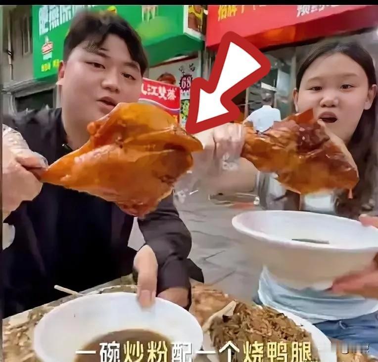 最近全网都在拿张家齐和全进华的直播打趣：说张家齐哪是来学直播带货的，分明是来给全