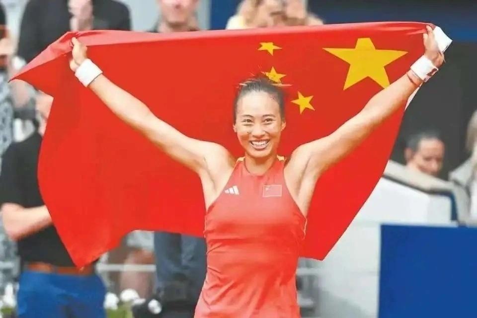 中国网球大捷！2-0、2-0，郑钦文晋级女单冲冠，张帅女双晋级决赛！北京时间