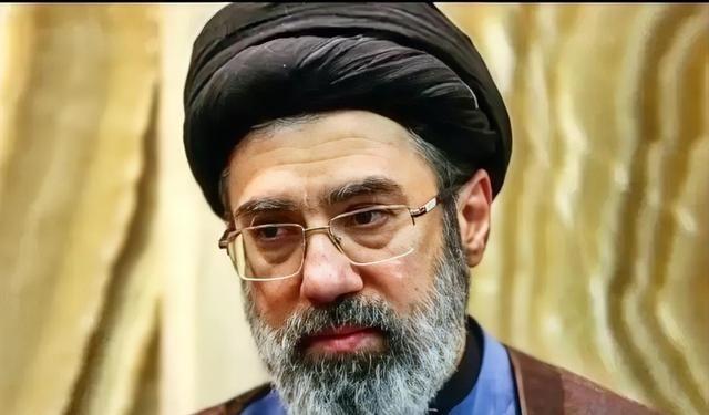 路透社突然曝出惊天内幕！伊朗新任最高领袖穆杰塔巴・哈梅内伊，不仅脸部在袭击中严重